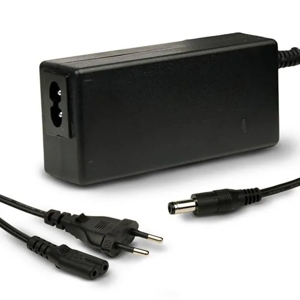 ISOLED Trafo 24V/DC 0-60W mit Rundstecker und Flachstecker