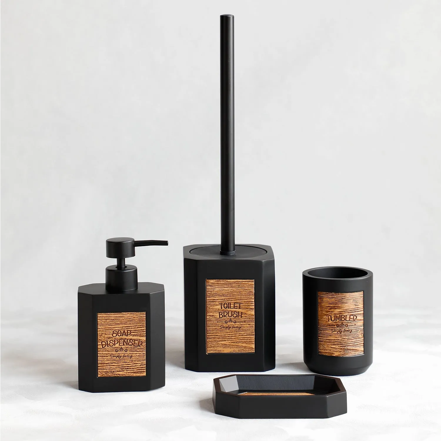 Garduru 4-teiliges Badezimmer-Set mit Holzlabel-Design